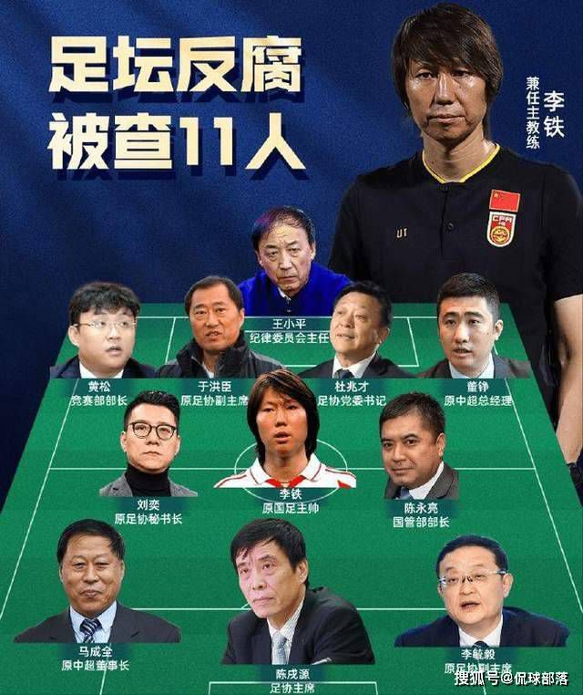 闭幕晚会上，王宝强与陈思诚、孔大山、杨皓宇、龚格尔、李晨等电影人上台共同推介2023待映的国产新片